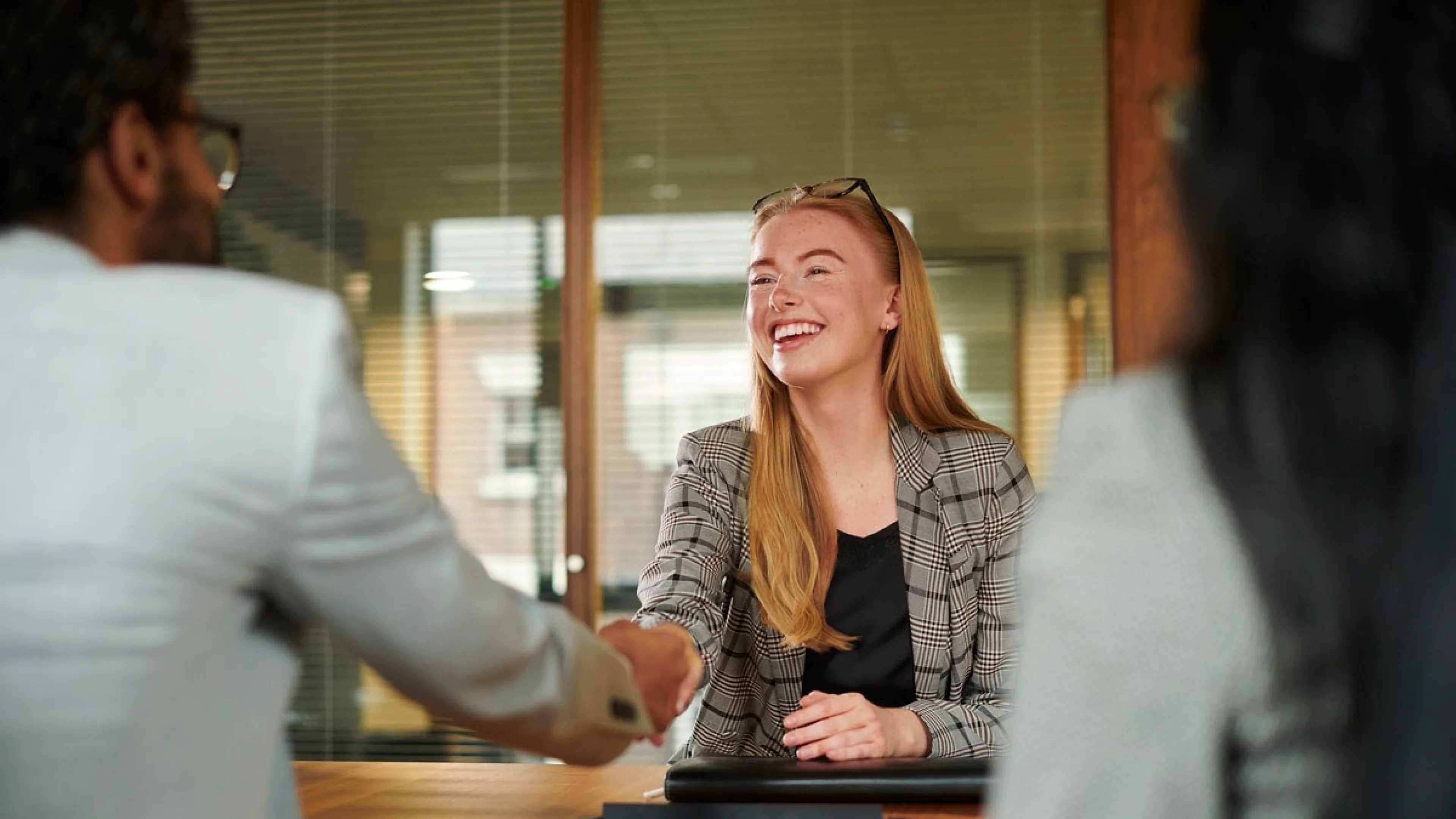 Business woman chatting with two people cover desk